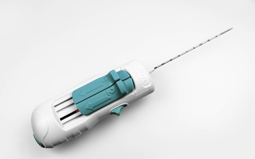 Dispozitiv de biopsie de unică folosință